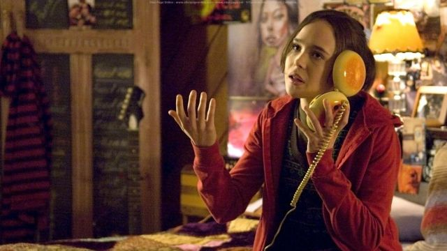A still from the movie Juno where Juno is talking on her burger phone