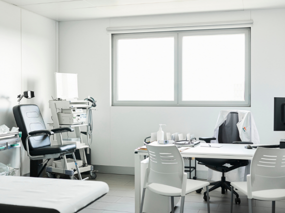 An image of an empty clinic room. 